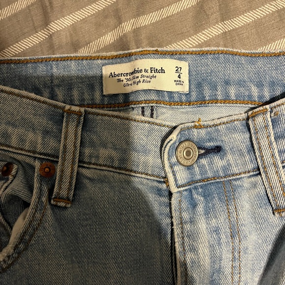 NWOT Abercrombie and Fitch jeans - Picture 3 of 3